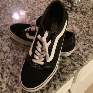 Men’s vans casual shoes. Size 9.5